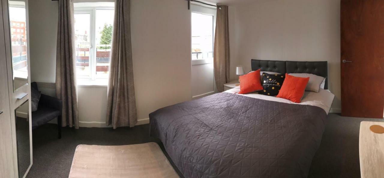 2 Bed Apartment With 2 Ensuites-Near Train Station /Mayflower /City เซาธ์แธมป์ตัน ภายนอก รูปภาพ